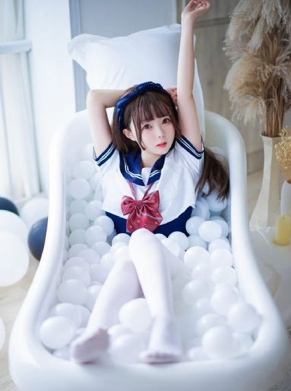 美女露出胸让男生狂揉_4K神马影院在线